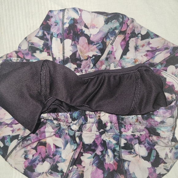 Lululemon Hotty Hot Short floral mesh trim size  6 tall - Picture 5 of 7